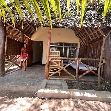 Ushongo Beach Bandas Pangani Luaran gambar