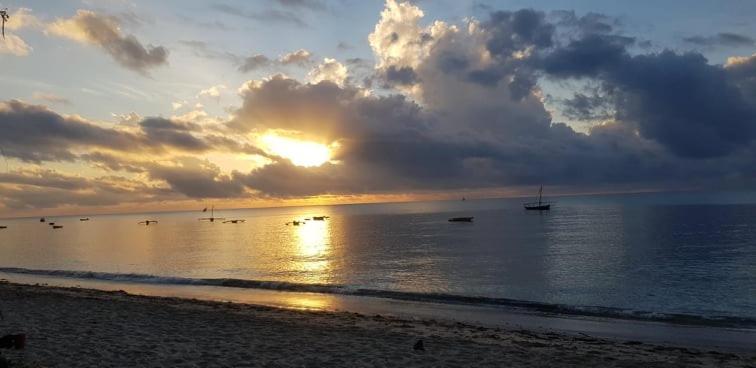 Ushongo Beach Bandas Pangani Luaran gambar